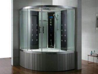 Kotna kopalna kad v kombinaciji s prho