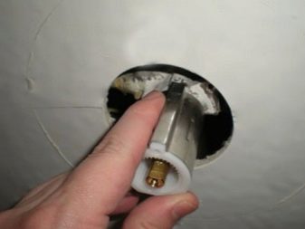 Zuhanypatron csere folyamata