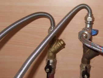 A fújtatós csaptelep beömlőjének beszerelése