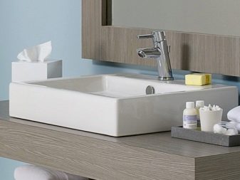 Saatavana kalusteiden kanssa ja ilman.