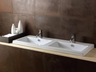 Sisäänrakennettu takakuori, jossa on reunus