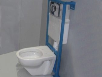 Installation av den vägghängda toaletten