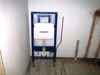 Klozeto puodo su paslėptu bakeliu montavimas