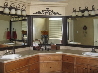 Vergrößerung des Badezimmers mit Hilfe von Spiegeln