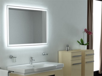 Beleuchteter Badezimmerspiegel