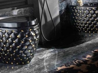 Баня в дизайнерски стил с черна тоалетна