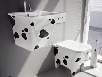 Λεκιασμένες τουαλέτες με χρώμα αγελάδας