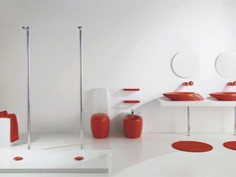 Κόκκινη λεκάνη τουαλέτας