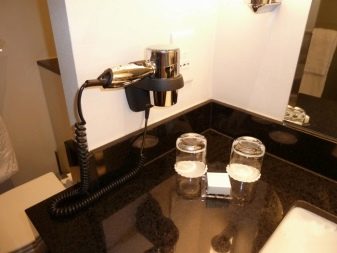 Soporte de plástico para secador de pelo para el baño