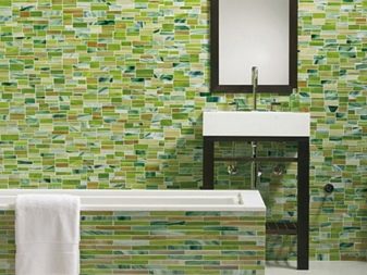 浴槽下のセラミックタイルスクリーンを閉鎖