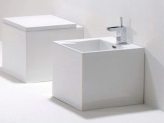 Porseleinen bidetvloer