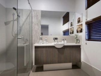 Γυάλινα χωρίσματα για περιβλήματα μπάνιου 