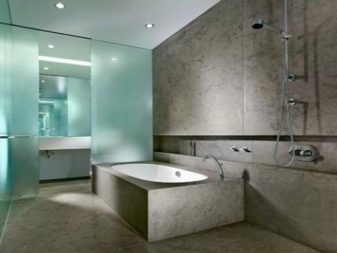 Κάνοντας γυάλινα χωρίσματα για το μπάνιο σας