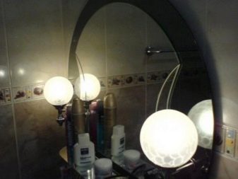 Backlighting on a mirror with a shelf