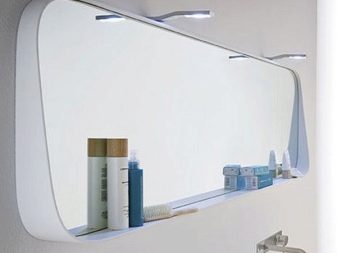 Mounting a mirror with a shelf in the bathroom with glue
