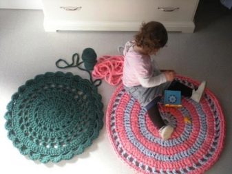 Point pour le crochet des tapis de bain et de toilette