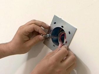 浴室への壁面照明の設置