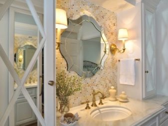 バスルームの壁面照明 