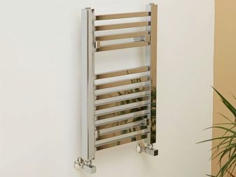 Chauffage de la salle de bains avec un porte-serviettes