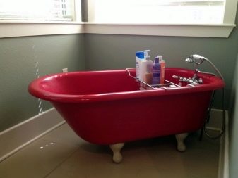 Vabalt seisev vanni koos pjedestaaliga