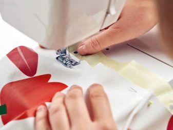 Orpelli fatti a mano per il paravento della tua vasca da bagno - cucire gli orpelli