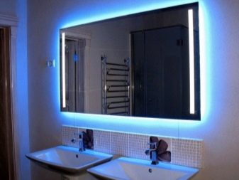 Specchio illuminato a LED