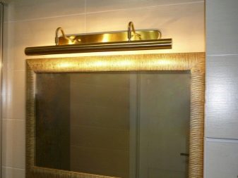Installare una luce per lo specchio del bagno
