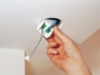 LEDスポットライトの取り付け