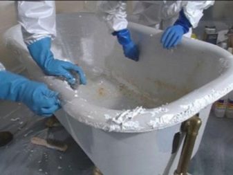 Vorbereitung des Gusseisenbads vor dem Emaillieren