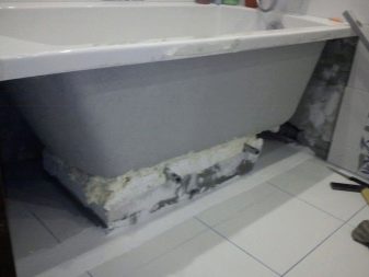 Закрепване на акрилната вана