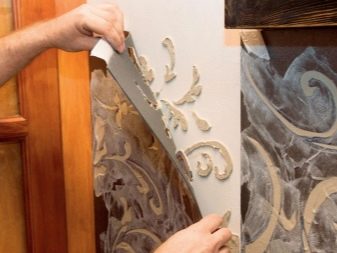 Kolmemõõtmeline šabloonimine vannitoa seinal