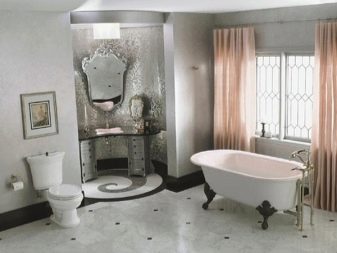 Bella decorazione barocca del bagno