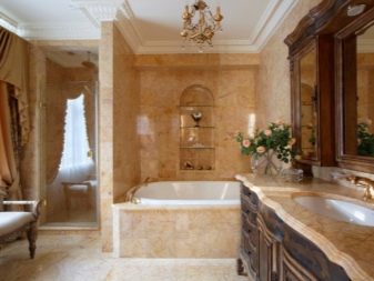 Lampadario in bagno marrone barocco