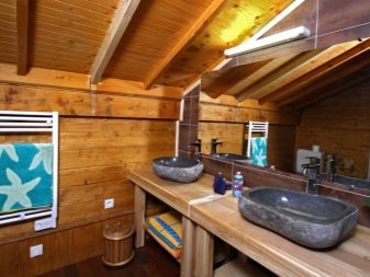 Tvättställ i sten i badrummet i chalet