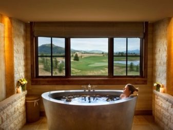 Kopalna kad iz nerjavečega jekla z dekletom