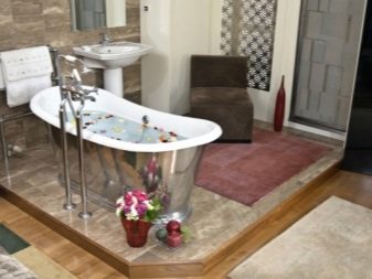 La bañera de hierro preinstalada