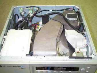 Fjernelse af vaskemaskinens toppanel - oplåsning af døren