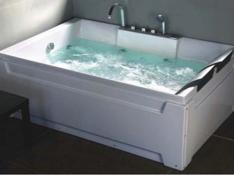 Hydro bathtub with whirlpool functions