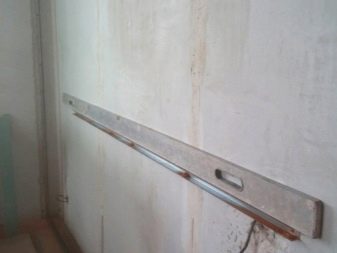 Изграждане на метална профилна рамка в банята за нишата