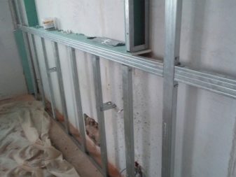 Рамкиране на нишата в банята с метални профили