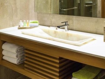 Sieninė pakabinama spintelė su įleidžiama vonios kriaukle - jos privalumai