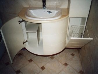 Beige cabinet with built-in washbasin and laundry basket