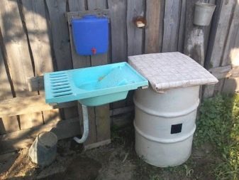 Plastic hand-washing sink for country houses