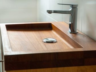 Et fladt bækken af naturtræ