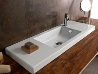 Rektangulær hvid håndvask i badeværelset