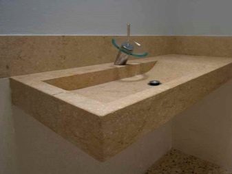 Væghængt rektangulær håndvask af natursten