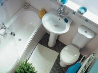 Saniteettikalusteiden oikea sijoittelu pienessä kylpyhuoneen sisätiloissa yhdistettynä wc:hen