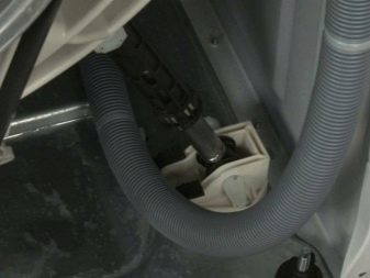 Si el tambor de la lavadora está suelto, compruebe los amortiguadores