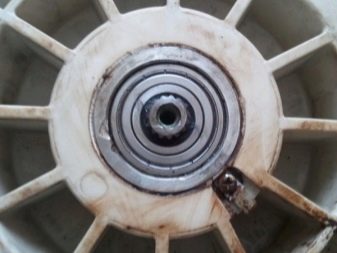 Sostituzione del vecchio cuscinetto della lavatrice