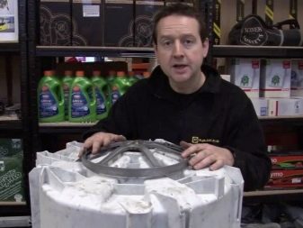 Rimozione del tamburo di una lavatrice a carica frontale